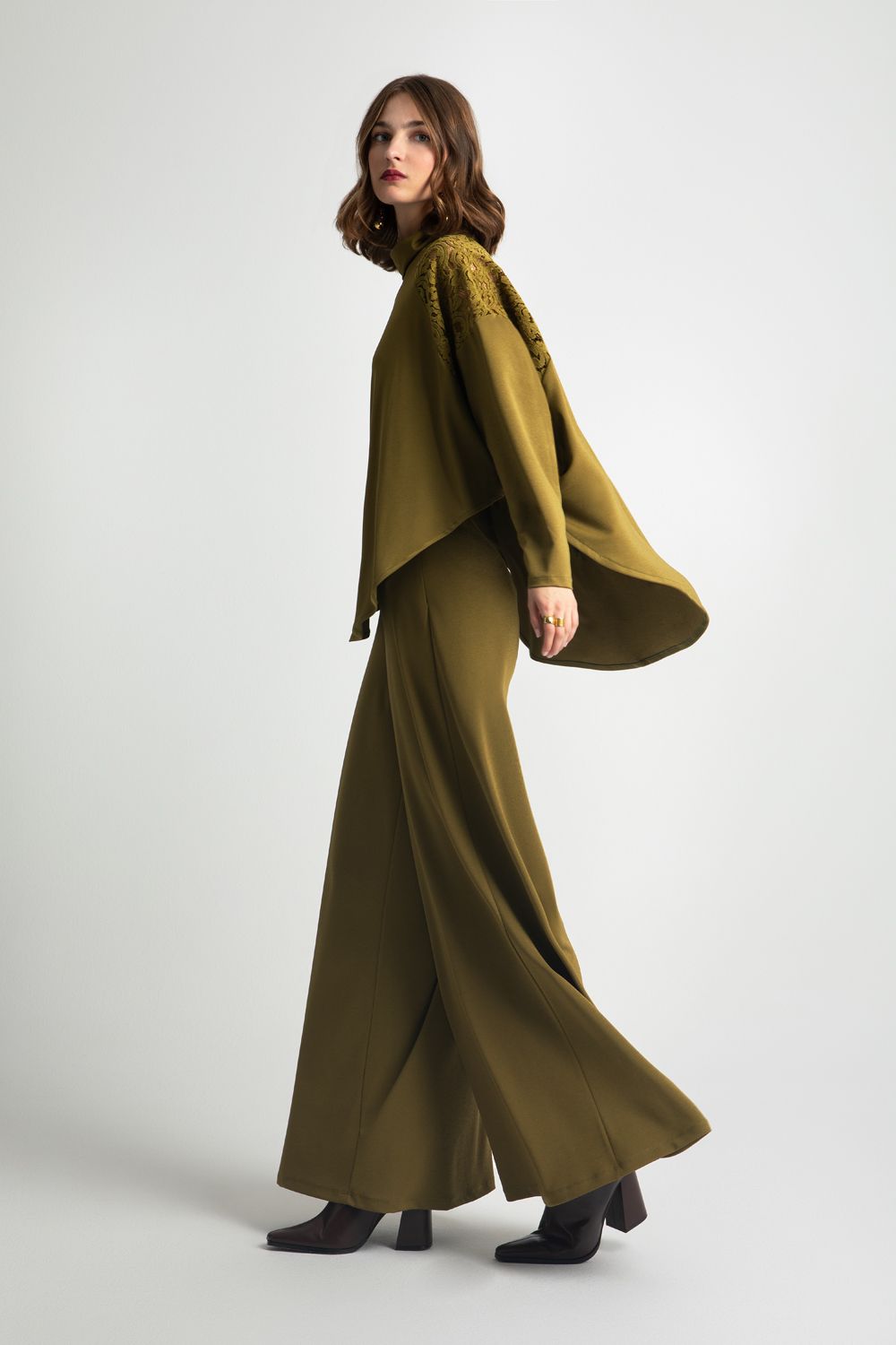 Moutaki Μπλούζα Μαύρη ζέρσευ 25.01.131 δαντέλα