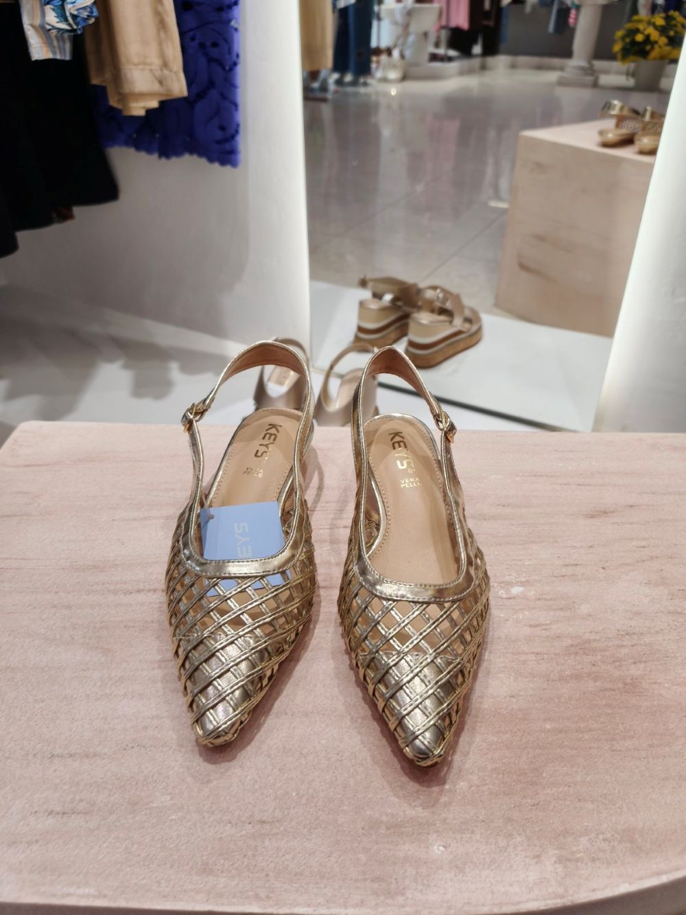 Χρυσές Slingback Μπαλαρίνες με Πλεκτό Σχέδιο
